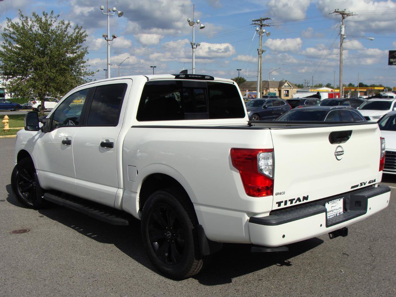 Used 2024 Nissan Titan SV w/ SV Convenience Package AWD/4WD image 4