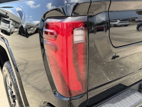 Used 2024 GMC Sierra 3500 Denali AWD/4WD image 10
