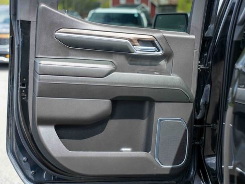 Used 2024 Chevrolet Silverado 1500 LT Trail Boss w/ LT Trail Boss Premium Package AWD/4WD image 16