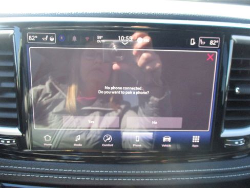 Used 2025 Chrysler Pacifica Select image 23