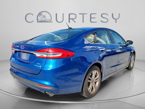 Used 2018 Ford Fusion SE FWD image 3