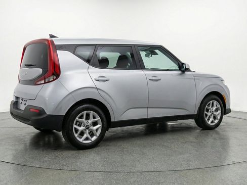 Used 2025 Kia Soul LX w/ LX Technology Package FWD image 9
