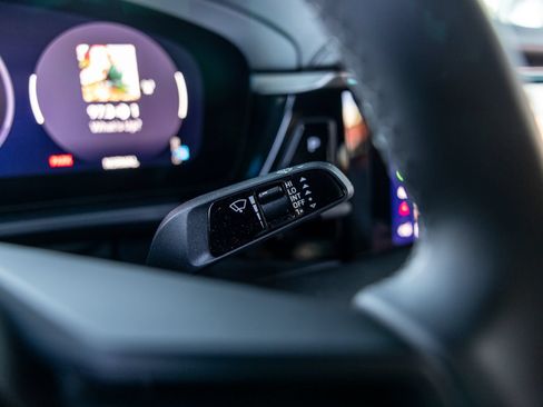 Certified 2025 Porsche Macan 4S Electric AWD/4WD image 34