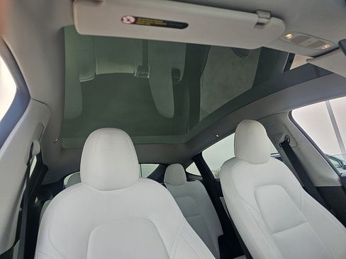 Used 2022 Tesla Model Y Long Range image 19