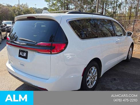 Used 2022 Chrysler Pacifica Touring-L FWD image 15