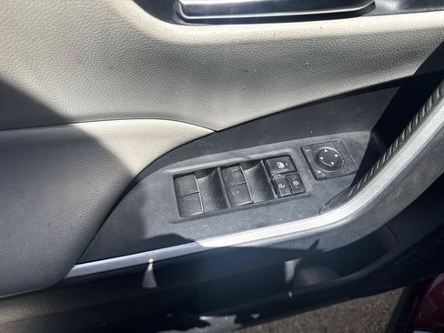 Used 2021 Toyota RAV4 XLE Premium FWD image 5