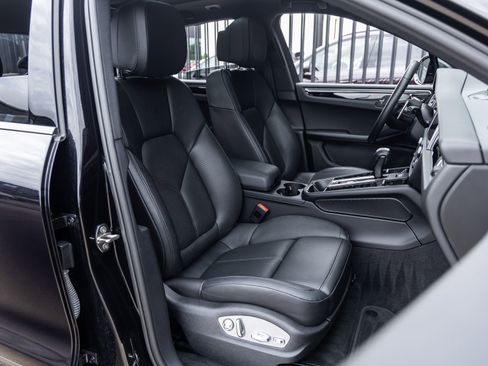 Certified 2023 Porsche Macan AWD/4WD image 45