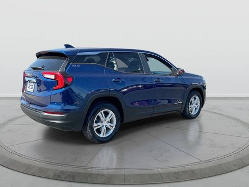 Used 2022 GMC Terrain SLE FWD image 8