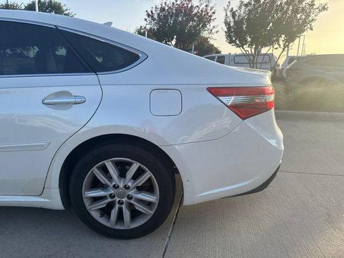 Used 2014 Toyota Avalon Limited w/ Technology Package FWD image 3