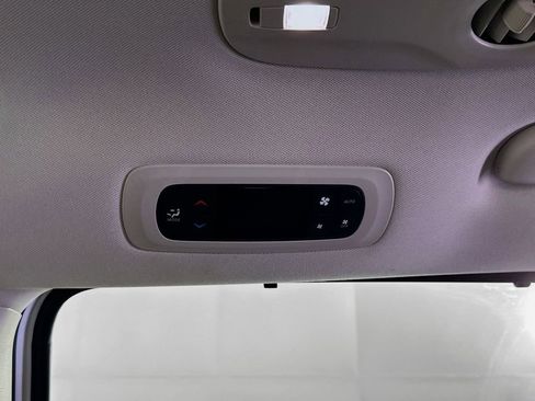 Certified 2024 Chrysler Pacifica Touring-L image 32