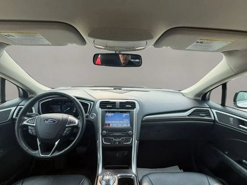 Used 2017 Ford Fusion SE w/ Fusion SE Technology Package FWD image 18