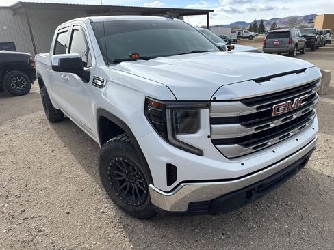 Used 2024 GMC Sierra 1500 SLE image 3