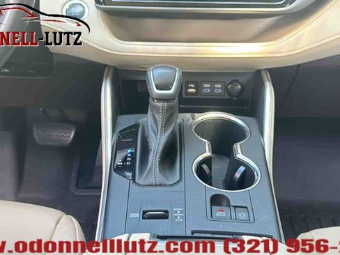 Used 2022 Toyota Highlander XLE FWD image 31