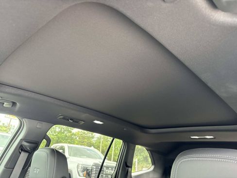 Used 2026 Buick Enclave Sport Touring w/ Power Package FWD image 17