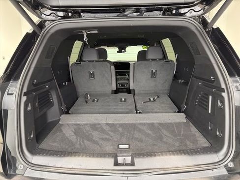 Used 2025 Chevrolet Traverse LT w/ Driver Confidence Package image 31