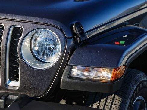 Certified 2023 Jeep Gladiator Overland image 5