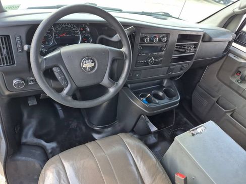 Used 2015 Chevrolet Express 3500 Extended RWD image 10