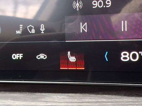 Certified 2025 Audi Q5 Premium w/ Convenience Package image 29