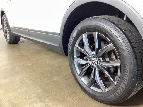 Used 2024 Volkswagen Tiguan SE w/ Panoramic Sunroof Package AWD/4WD image 14