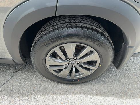 Used 2022 Nissan Pathfinder SV AWD/4WD image 5