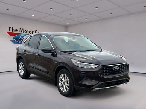 Certified 2023 Ford Escape Active image 3