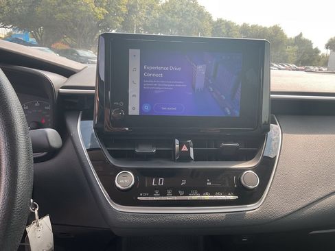 Used 2025 Toyota Corolla LE FWD image 24