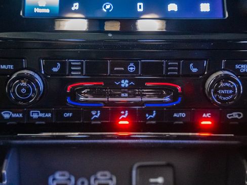 New 2025 Jeep Grand Cherokee Altitude image 22