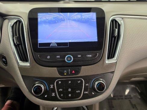 Used 2021 Chevrolet Malibu LT FWD image 18