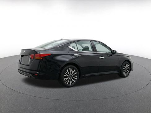 Used 2025 Nissan Altima 2.5 SV FWD image 10
