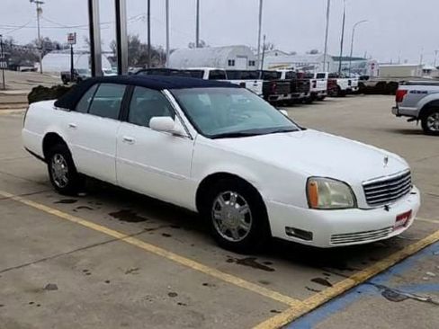 Used 2004 Cadillac De Ville image 2