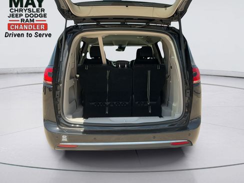 Used 2024 Chrysler Pacifica Touring-L FWD image 14