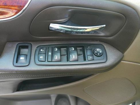 Used 2012 Chrysler Town & Country Touring-L w/ Entertainment Group #2 image 9