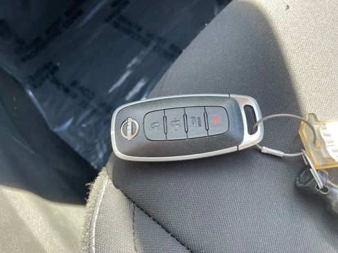 Used 2025 Nissan Sentra SV FWD image 21