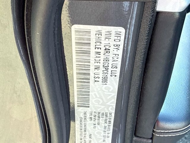 Used 2023 Jeep Grand Cherokee Limited AWD/4WD image 31