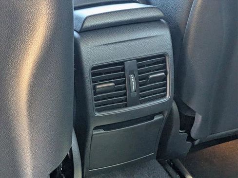 Used 2015 Mercedes-Benz CLA 250 4MATIC image 18