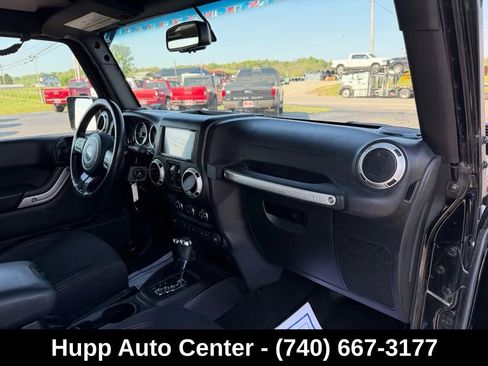 Used 2016 Jeep Wrangler Unlimited Sahara w/ Connectivity Group AWD/4WD image 14