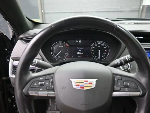 Used 2023 Cadillac XT4 Luxury w/ Cold Weather Package FWD image 12
