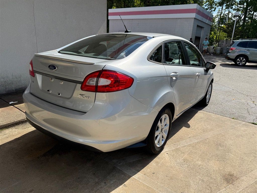 Used 2011 Ford Fiesta SE w/ 202A Rapid Spec Order Code FWD image 3