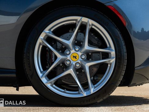 Used 2024 Ferrari Roma Spider RWD image 9