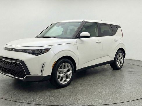 Used 2025 Kia Soul LX w/ LX Technology Package image 3