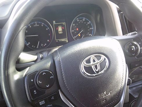 Used 2017 Toyota RAV4 LE image 13