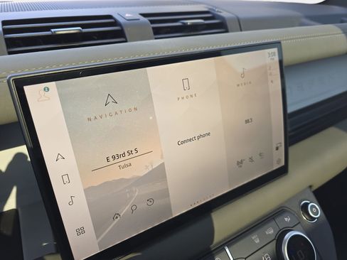 Used 2025 Land Rover Defender 110 S image 20