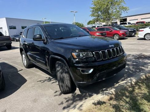 Used 2017 Jeep Grand Cherokee Laredo w/ Quick Order Package 23E AWD/4WD image 3