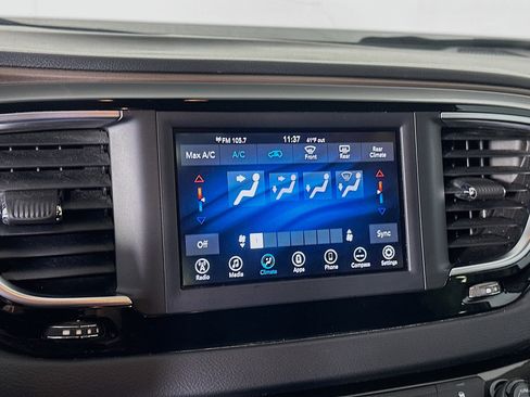 Used 2018 Chrysler Pacifica L image 23