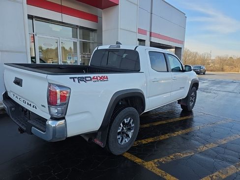 Used 2022 Toyota Tacoma TRD Off-Road image 3