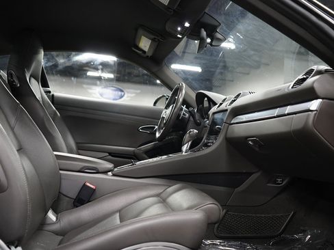 Used 2021 Porsche 718 Cayman RWD image 15