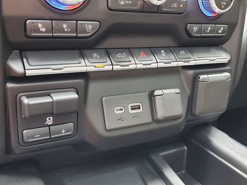Used 2021 GMC Sierra 1500 SLT w/ SLT Convenience Package AWD/4WD image 30