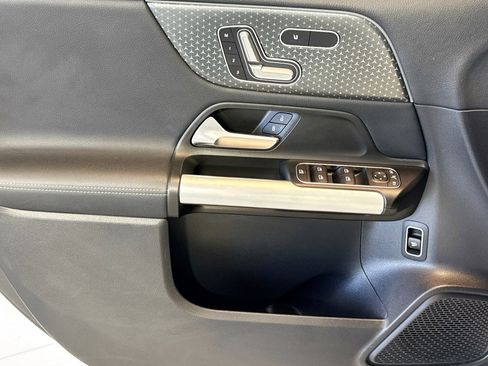 Used 2025 Mercedes-Benz GLA 250 4MATIC w/ Winter Package image 17