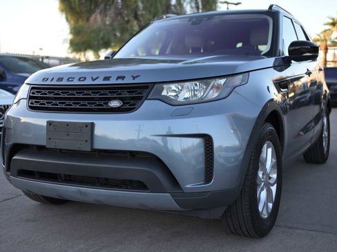 Used 2018 Land Rover Discovery SE image 11