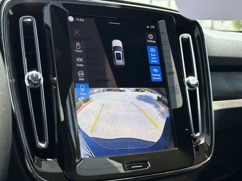Certified 2023 Volvo XC40 Recharge Ultimate AWD/4WD image 13